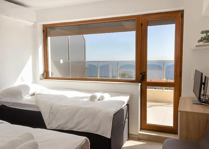 Spacious 3bd Flat With Large Terrace & Sea View By Flat Mаnager Warna