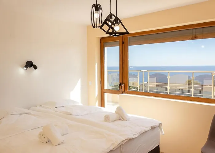 Spacious 3bd Flat With Large Terrace & Sea View By Flat Mаnager *