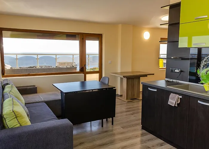 Spacious 3bd Flat With Large Terrace & Sea View By Flat Mаnager