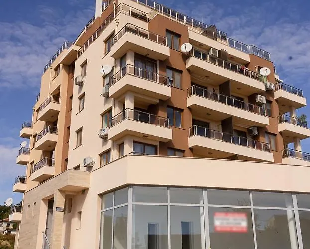 Spacious 3bd Flat With Large Terrace & Sea View By Flat Mаnager * Warna