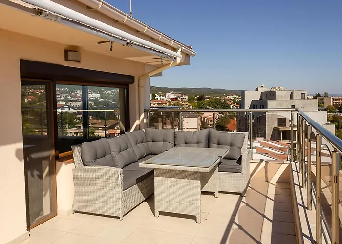 Spacious 3bd Flat With Large Terrace & Sea View By Flat Mаnager *