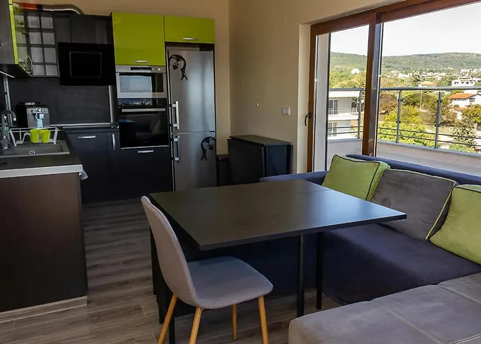 Spacious 3bd Flat With Large Terrace & Sea View By Flat Mаnager * Warna